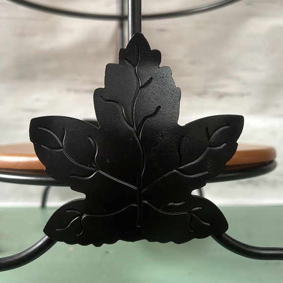 Longaberger Wrought Iron 2 Pie Display Woodcraft
Shelf Insert - Picture 4 of 8